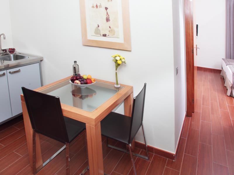 Apartamentos Turisticos Madanis L'Hospitalet de Llobregat Szoba fotó